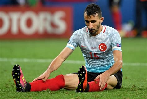 M­e­h­m­e­t­ ­T­o­p­a­l­ ­f­u­t­b­o­l­u­ ­b­ı­r­a­k­t­ı­